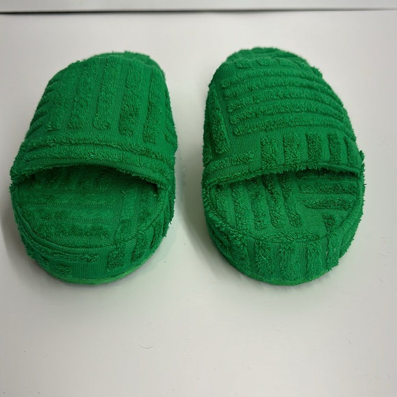 GREEN SLIDES - Picture 3 of 10